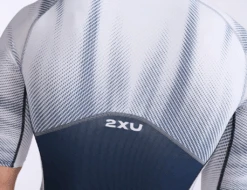 2XU Light Speed Trisuit Korte Mouw Blauw/wit Heren 13 2XU Light Speed Trisuit Korte Mouw Blauw/wit Heren -Sport Uitgebreide Kleding Winkel 2xu light speed sleeved trisuit0 mt7019d mdn wht 021