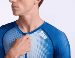 2XU Aero Trisuit Korte Mouw Wit/blauw Heren -Sport Uitgebreide Kleding Winkel 2xu trisuit aero sleeved mt6426d mdn wht 020