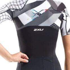 2XU Compression Korte Mouw Trisuit Zwart/wit Dames 8 2XU Compression Korte Mouw Trisuit Zwart/wit Dames -Sport Uitgebreide Kleding Winkel 2xu trisuits dames compression korte mouw zwart cro wt5521d 03 high