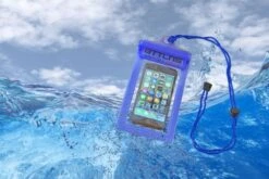 BTTLNS Waterdichte Telefoonhoes Iscariot 1.0 Blauw -Sport Uitgebreide Kleding Winkel bttlns waterdichte telefoonhoes iscariot blauw water