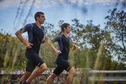 Zone3 Aeroforce X Korte Mouw Trisuit Zwart/grijs Dames -Sport Uitgebreide Kleding Winkel zone3 trisuits dames aeroforce x short sleeve zwart grijs ts20wafs101 011